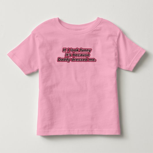 Ik zie er grappig uit omdat papa me heeft gekleed kinder shirts (Voorkant)