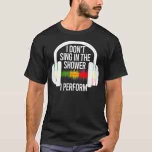 Ik zing niet onder de douche Ik voer muziek design T-shirt