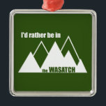 Ik zou liever in de Wasatch Mountains zijn Metalen Ornament<br><div class="desc">Het dramatische Wasatch Mountain Range van Utah staat trots boven de dalen naar het westen,  bost duizenden voeten prominentie en bevat het beste skiën in Amerika!</div>
