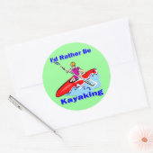Ik zou liever Kayaking 1 zijn Ronde Sticker (Envelop)