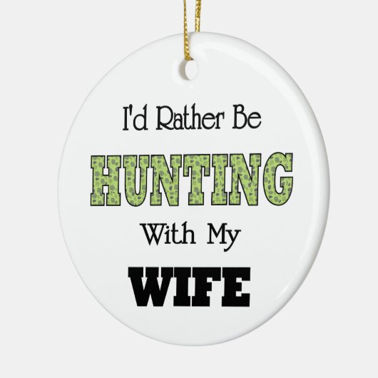 Ik zou liever met mijn vrouw jagen. keramisch ornament (Links)