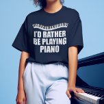Ik zou liever Piano Funny Pianist spelen T-shirt<br><div class="desc">Ik zou liever Piano spelen. Een coole pianist cadeau voor een begeleider met schattige pianokleutels in een  golf boven de grappige woorden.</div>