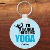 Ik zou liever Yoga Cute Blue Monogram Yogi doen Sleutelhanger (Voorkant)