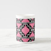 Ikat Aztec Pattern - Fuchsia Pink, Black en White Porselein Kop (Voorkant)
