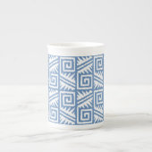 Ikat Aztec Pattern - Sky Blue and White Porselein Kop (Voorkant)