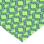 Ikat Aztec Tribal Forest en Lime Green Korte Tafelloper (Hoek)