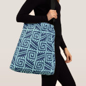 Ikat Aztec Tribal - Indigo en Light Blue Crossbody Tas (Dichtbij)