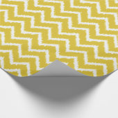 Ikat Chevron Pattern - Mosterdgeel en wit Cadeaupapier (Hoek)
