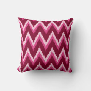 Ikat Chevron Stripes - Burqundy, Roos en roze Kussen