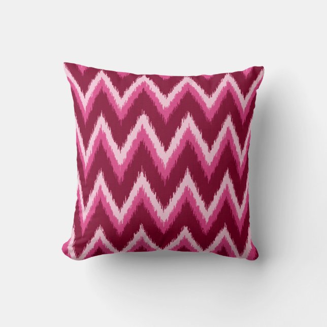 Ikat Chevron Stripes - Burqundy, Roos en roze Kussen (Voorkant)