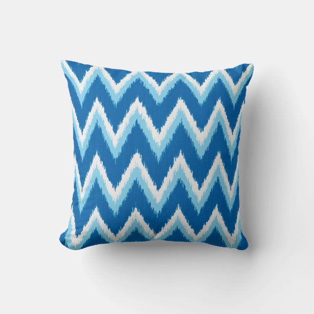 Ikat Chevron Stripes - Cobalt, Sky Blue en White Kussen (Voorkant)
