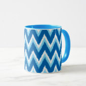 Ikat Chevron Stripes - Cobalt, Sky Blue en White Mok (Voorkant rechts)