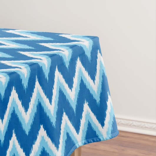 Ikat Chevron Stripes - Cobalt, Sky Blue en White Tafelkleed (Voorbeeld)