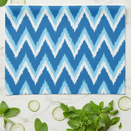 Ikat Chevron Stripes - Cobalt, Sky Blue en White Theedoek (Gevouwen)