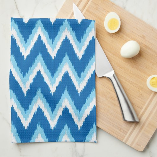 Ikat Chevron Stripes - Cobalt, Sky Blue en White Theedoek (Quarter Fold)