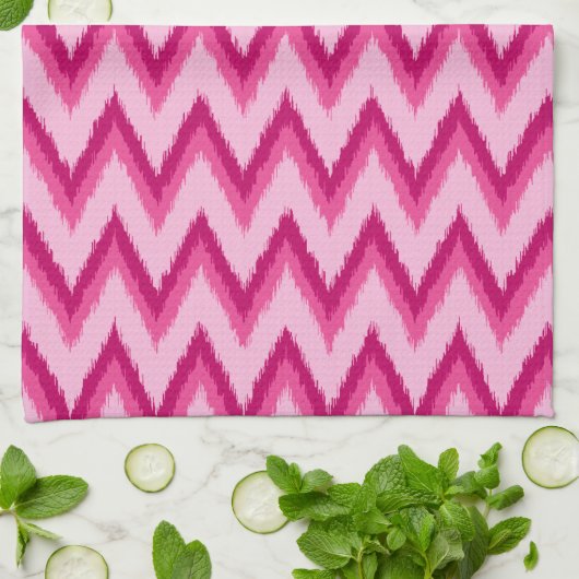 Ikat Chevron Stripes - Fuchsia and Bleek roze Theedoek (Gevouwen)