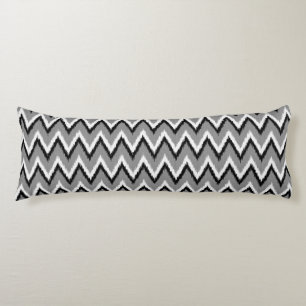 Ikat Chevron Stripes - grijs / grijs, zwart & wit Lichaamskussen