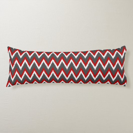 Ikat Chevron Stripes - Rood, wit en grijs / Grijs Lichaamskussen (Voorkant)
