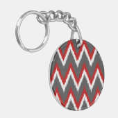 Ikat Chevron Stripes - Rood, wit en grijs / Grijs Sleutelhanger (Voorkant Links)