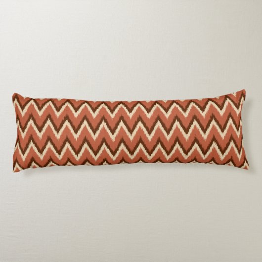 Ikat Chevron Stripes - Rust, bruin en beige Lichaamskussen (Achterkant)