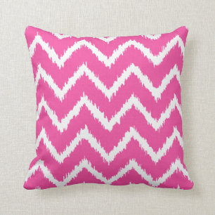 Ikat Chevrons - Deep fuchsia roze and white Kussen
