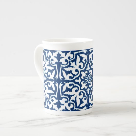 Ikat damtpatroon - Kobalt Blue en White Porselein Kop (Links)