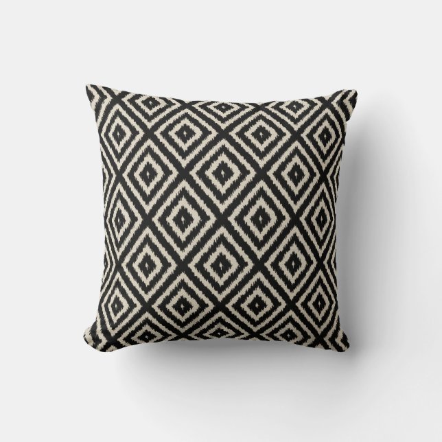 Ikat Diamond Pattern in Black and Cream Kussen (Voorkant)