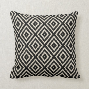 Ikat Diamond Pattern in Black and Cream Kussen