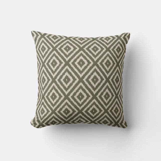 Ikat Diamond Pattern in Olive Green and Cream Kussen (Voorkant)