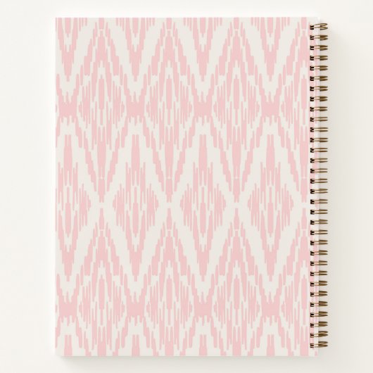 Ikat Diamond Pattern in pastelroze monogram Notitieboek (Achterkant)