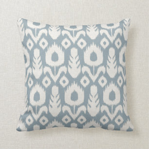 Ikat Floral Pattern Light Blue and Natural Kussen