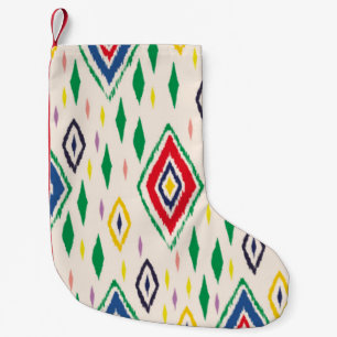 Ikat geometrische folklore ornament met diamanten. kleine kerstsok