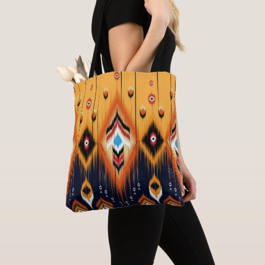 Ikat geometrische folklore-versiering. Tribale etn Tote Bag (Dichtbij)