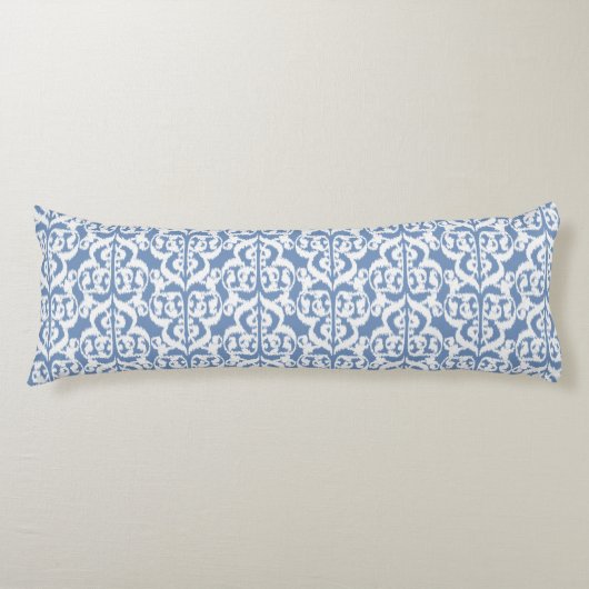 Ikat Moorish Damask - sky blue en white Lichaamskussen (Voorkant)