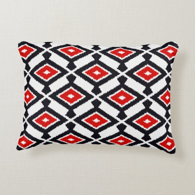 Ikat Pattern - Donkerrood, zwart en wit Decoratief Kussen (Achterkant)