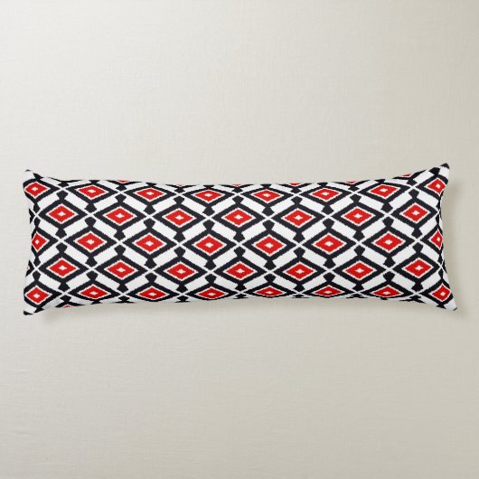 Ikat Pattern - Donkerrood, zwart en wit Lichaamskussen (Achterkant)