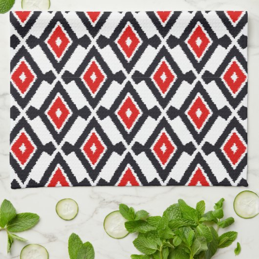 Ikat Pattern - Donkerrood, zwart en wit Theedoek (Gevouwen)