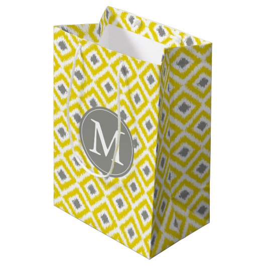 Ikat Pattern Monogrammed Yellow and Grey Diamonds Medium Cadeauzakje (Voorkant Gekanteld)