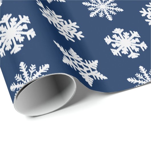Ikat Snowflakes - White en Dark Navy Blue Cadeaupapier (Rol Hoek)