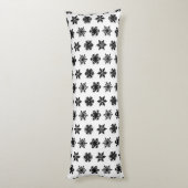 Ikat Snowflakes - wit en zwart Lichaamskussen (Achterkant (Verticaal))