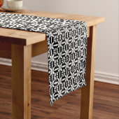 Ikat Star Pattern, Black and White Korte Tafelloper (Voorbeeld)