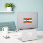 Ikurrina met Lauburu symbool Sticker (Laptop op bureau)