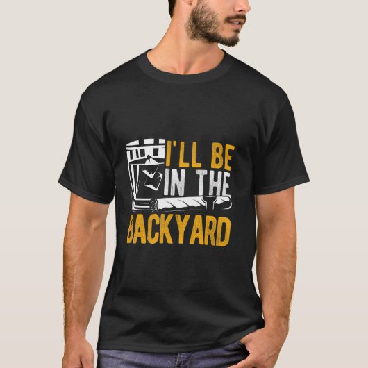 I'LL BE IN THE Backyard Bourbon Cigar Backyard T-shirt (Voorkant)