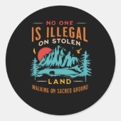 Illegaal op gestolen land  ronde sticker (Voorkant)