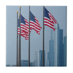 Illinois, Chicago. Navy Pier, US-vlaggen wapperend Tegeltje