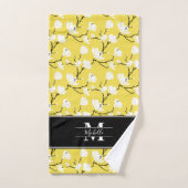 Illuminating Yellow Monogrammed Magnolia Flower Bad Handdoek (Handdoek)