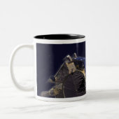 Illustratie kunstenaar tweekleurige koffiemok (Links)