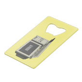 Illustratie van computercartoon creditkaart flessenopener (Voorkant Gekanteld)