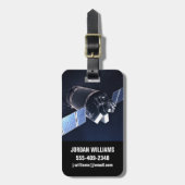 Illustratie van de Dragon XL ruimtesonde. Bagagelabel (Voorkant verticaal)