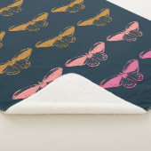 Illustratie van de  roze vlinder bevestigen sherpa deken (3/4)